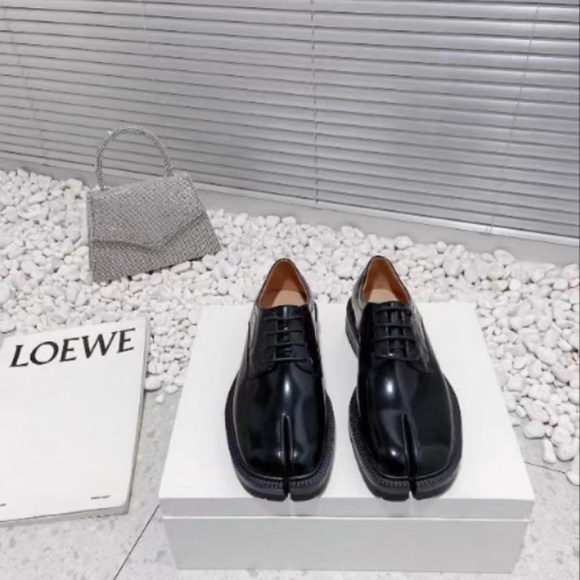 Loewe Glossy Black Women's Oxford Shoes - Picture 3 of 9